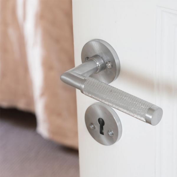 Beslagsboden Design indendørs dørhåndtag m/crystal cut - Børstet krom - Sæt á 4 stk Beslagsboden Design indendørs dørhåndtag m/crystal cut - Børstet krom - Sæt á 4 stk