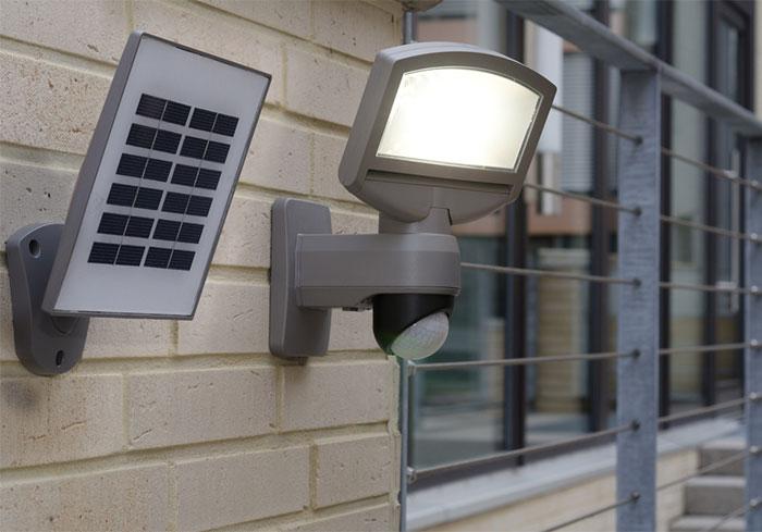 Lutec Solar Sunshine udendørslampe m/PIR-sensor og solceller - Grå Lutec Solar Sunshine udendørslampe m/PIR-sensor og solceller - Grå