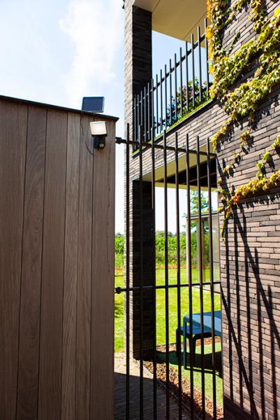 Lutec Solar Sunshine udendørslampe m/PIR-sensor og solceller - Lille - Mørk grå