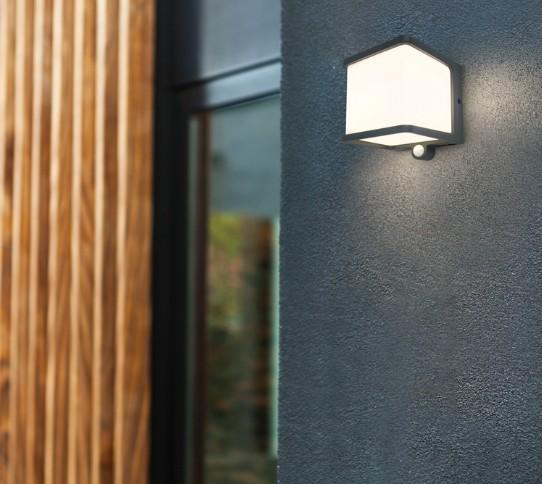 Lutec Doblo S Solar udendørs væglampe m/solceller og sensor - Grå Lutec Doblo S Solar udendørs væglampe m/solceller og sensor - Grå