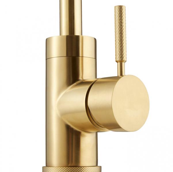 Cassøe Noba K6 køkkenarmatur - Børstet messing Cassøe Noba K6 køkkenarmatur - Børstet messing